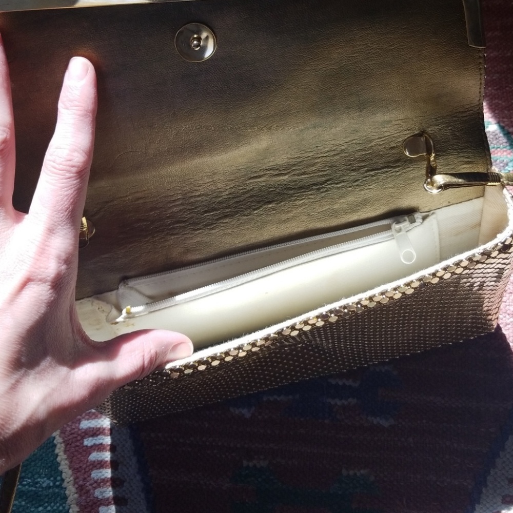 Vintage metal mesh gold purse clutch - Picture 3 of 8